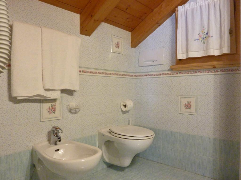 Appartamenti Majon Sotroi Campitello di Fassa Rom bilde
