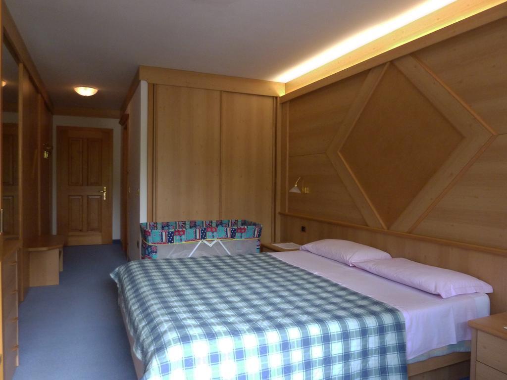Appartamenti Majon Sotroi Campitello di Fassa Rom bilde